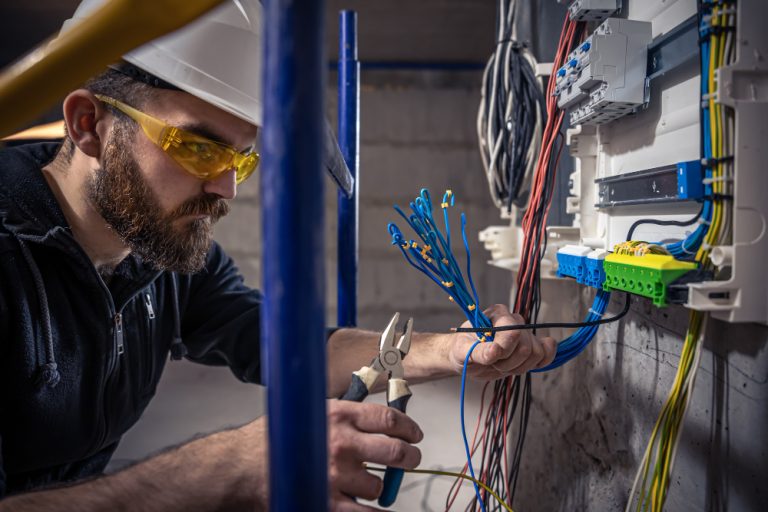 Mecidiyeköy’de Profesyonel Elektrikçi Hizmetleri ile Sorunsuz Çözümler
